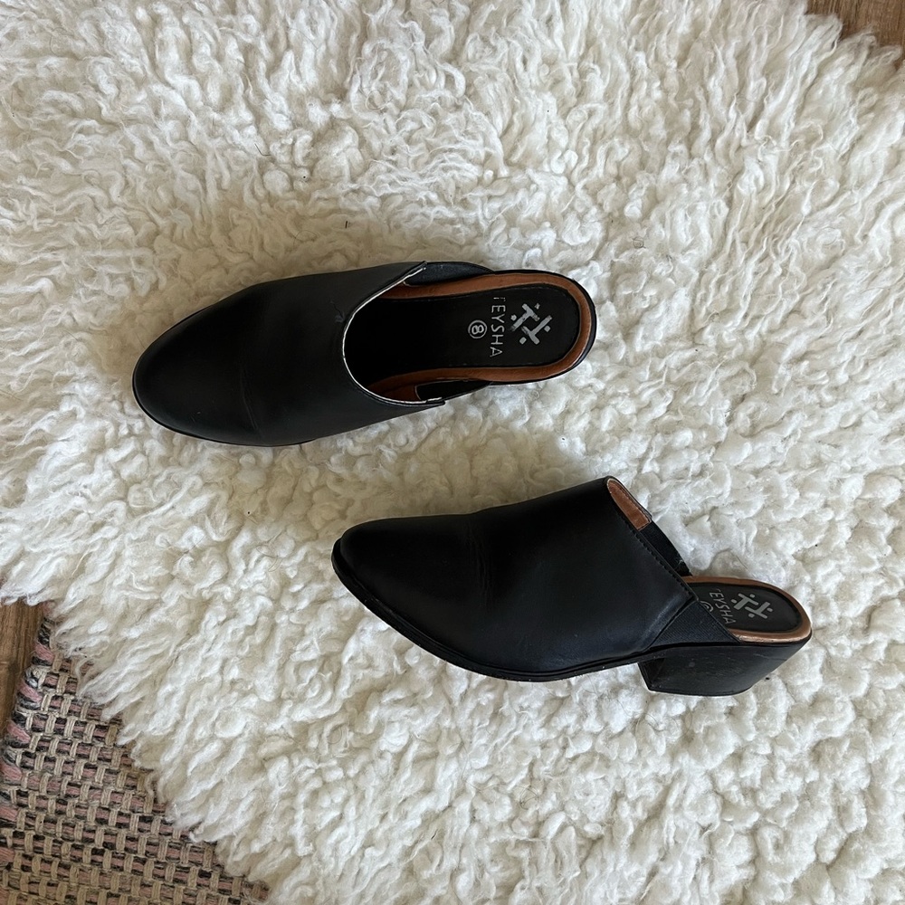 Teysha Black Leather Women's Mules